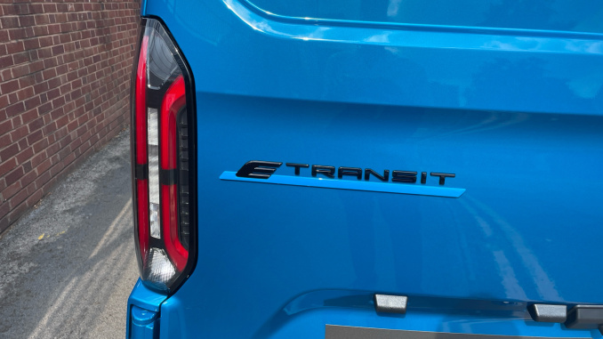 Ford Transit Custom E-320 L1 Rwd 160kW 71kWh H1 Double Cab Van Limited Auto - Image 32
